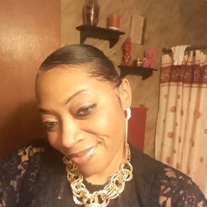 Meet your Posher, Denise